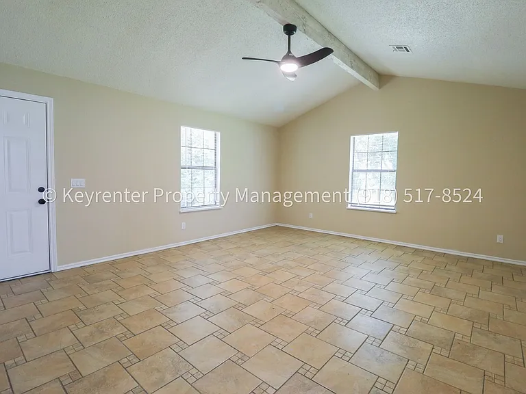 504 W Chestnut St — Photo 27