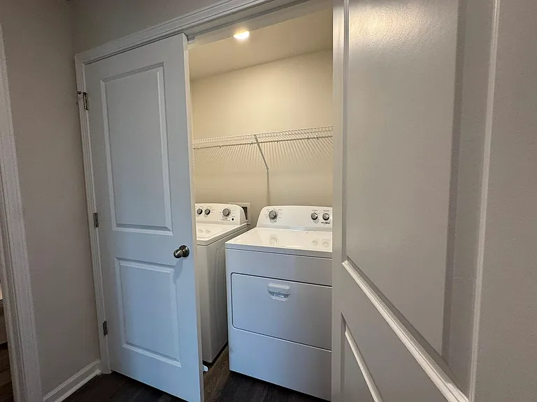 555 Gemstone Blvd — Photo 29