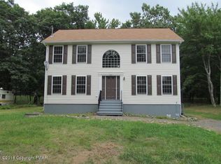 1199 Steele Cir, Bushkill, PA 18324