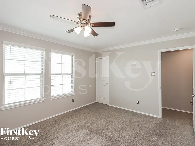 4407 Follina Trl — Photo 12