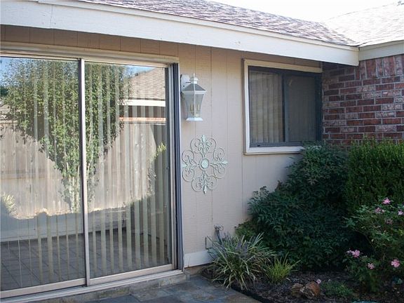 5th image of 620 Greenlea Chase W