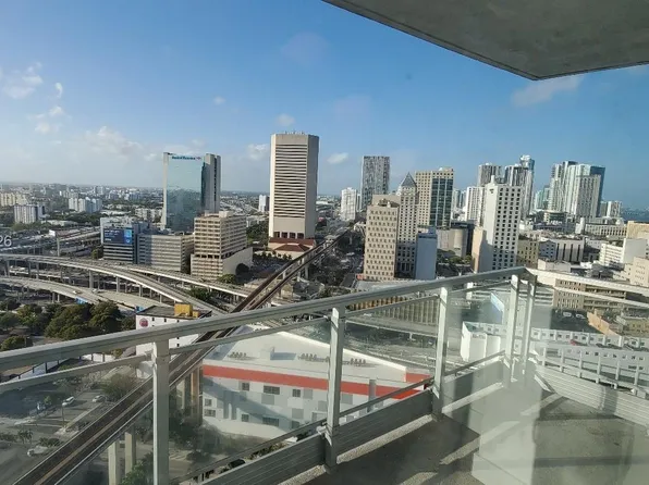 90 SW 3rd St, Miami, FL