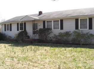 1745 Mosley Ferry Rd, Chapmansboro, TN 37035