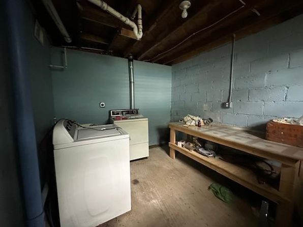406 McKinley Ave, Underwood, ND 58576