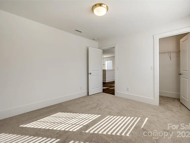 1237 Eastway Dr — Photo 3