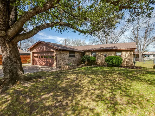 308 Thompson Ct, Saginaw, TX 76179