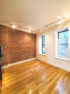 Rented by Compass | media 13