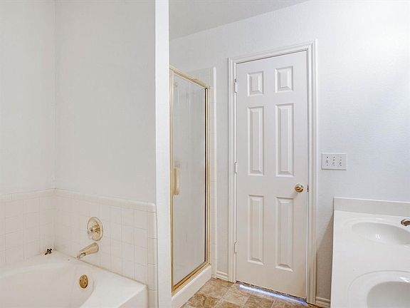 2nd image of 1126 Oak Park Dr