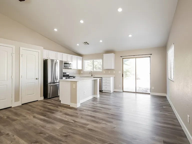 524 W Claxton Ave — Photo 6