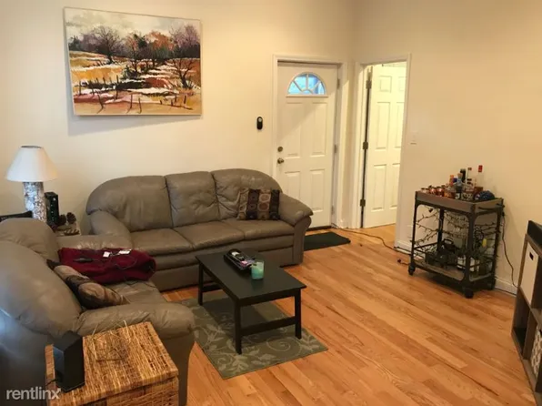 2201 W Roscoe St, Chicago, IL 60618