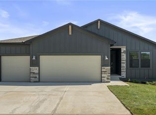 412 Woodview Dr, Raymore, MO 64083