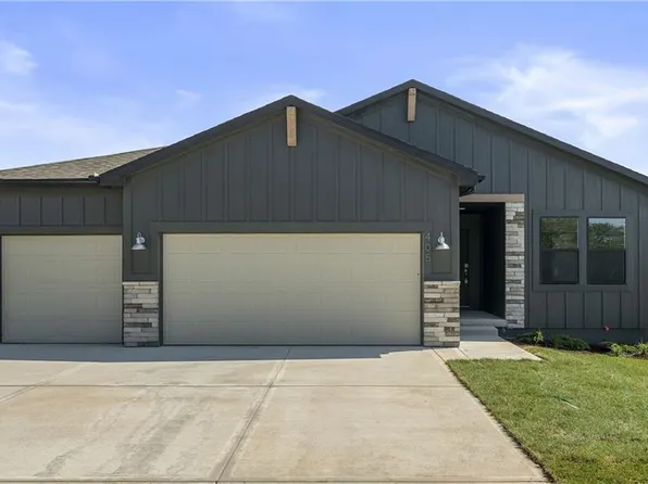 412 Woodview Dr, Raymore, MO 64083