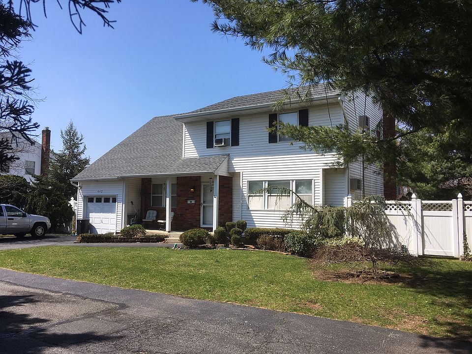 1st image of 442 Silver Ln