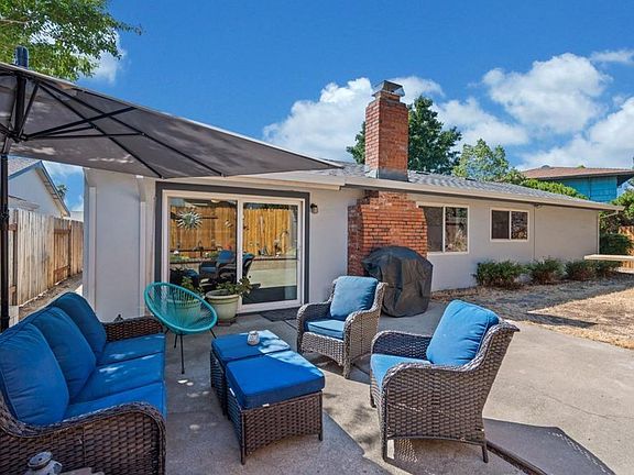 4th image of 2585 Warrego Way