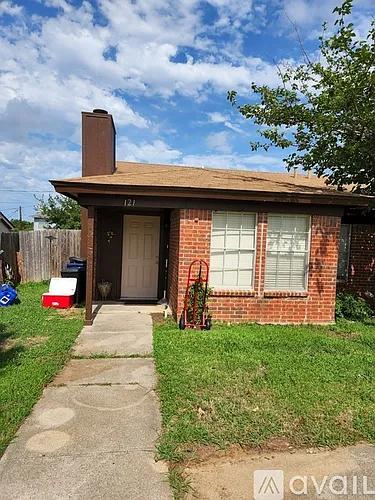 121 Oakwood Ln Photo 1