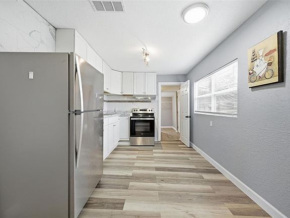 4th image of 605 S Disston Ave