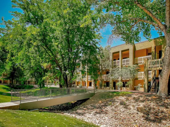 Pavilions at Pantano Apartments