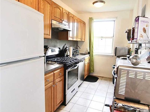 3rd image of 13806 78th Ave #39D