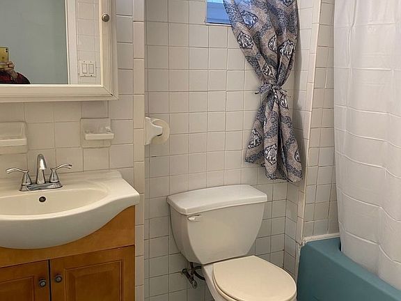 3rd image of 2121 35th St #1