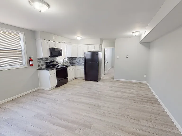 910 Gateway Blvd — Photo 17