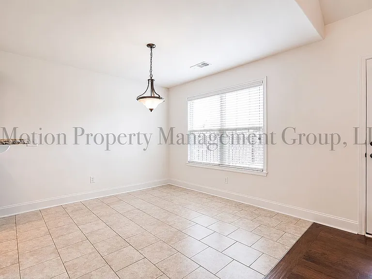 215 Rainsong Trl — Photo 6