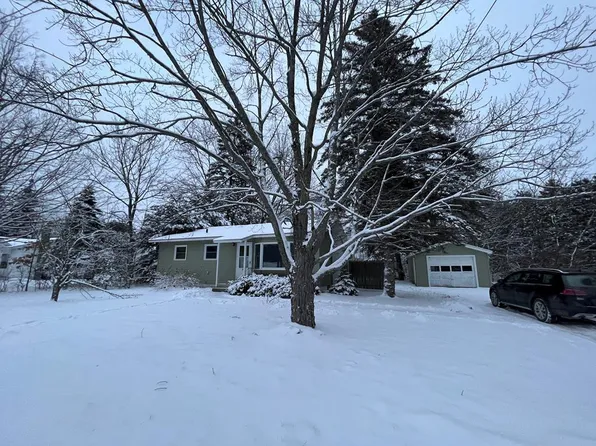 73 Pine Tree Dr, Keeseville, NY 12944