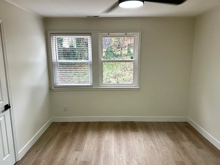 1450 Academy St — Photo 15
