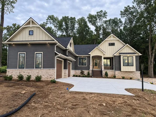 53300 Summer Breeze Dr, South Bend, IN 46637