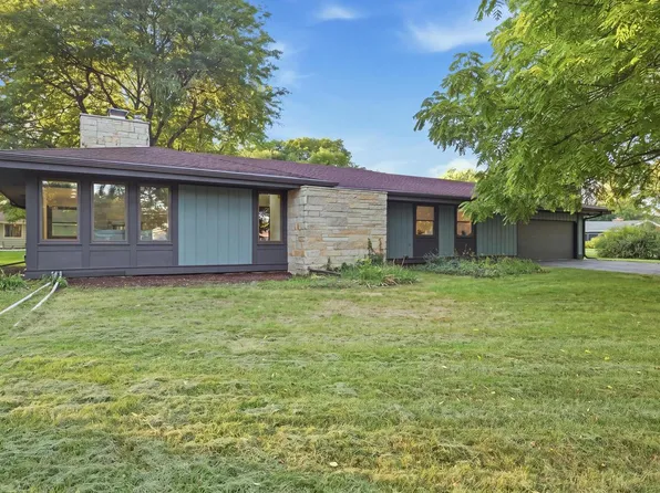 9115 N Deer COURT, Brown Deer, WI 53223