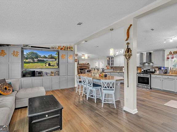 4th image of 319 Pope Rd