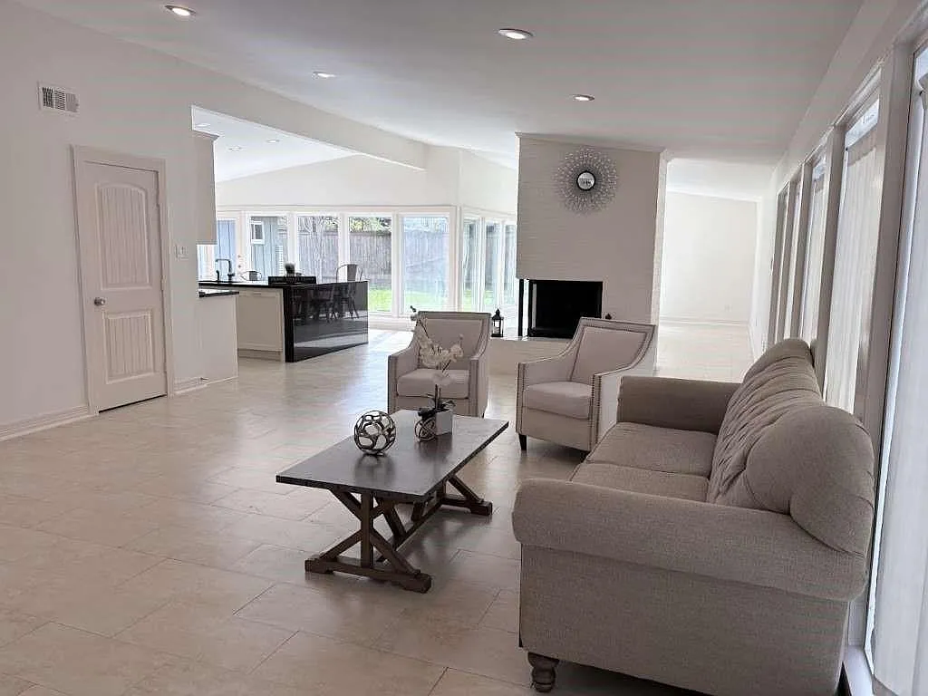 4 bed, 3.0 bath, 2873 sqft, $4,295 — Photo 3