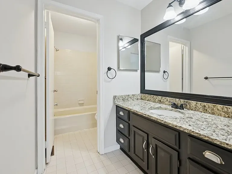 4 Ray Ct — Photo 11