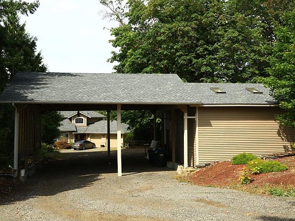 4th image of 9012 Joelle Ln SE