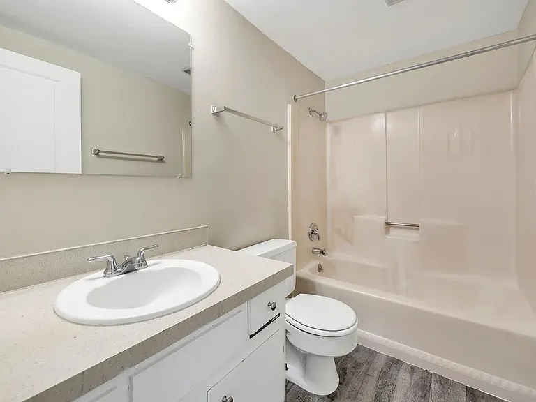 905 Coolidge Rd — Photo 16