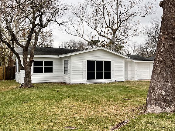 2nd image of 221 Lakewood Dr