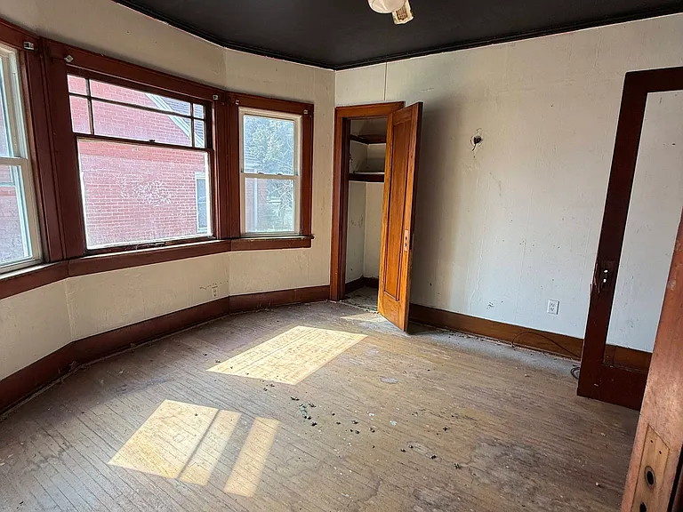 1334 N Edward St — Photo 24