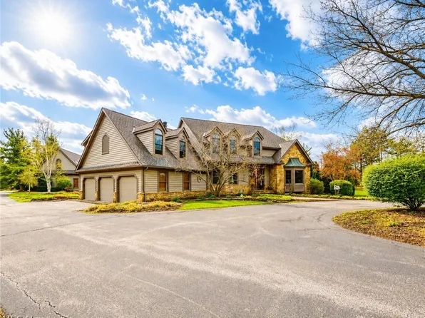 11205 Hampton Ridge Dr, Chardon, OH 44024