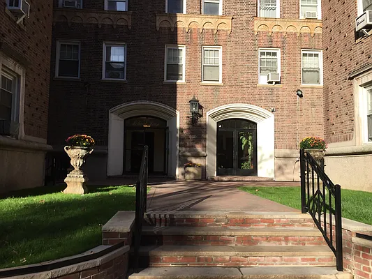 Rented by Daniel Miranda, LREB | media 9