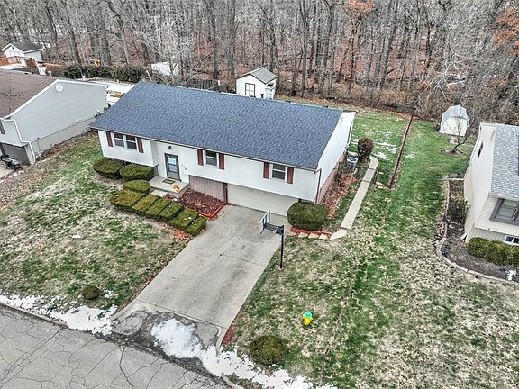 3rd image of 770 N Whitetail Cir