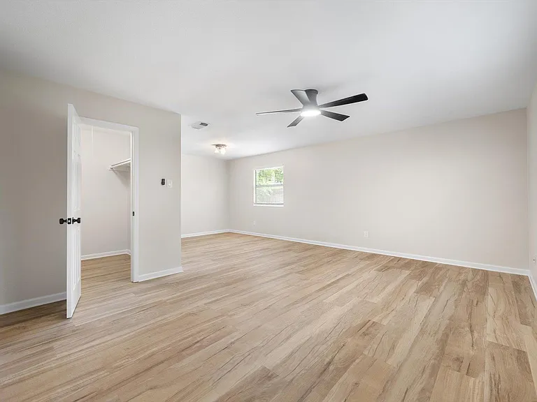 10300 E Rutland Vlg — Photo 19