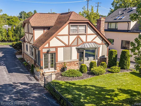 955 Forest Ave, Birmingham, MI 48009