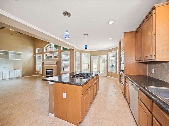 5th image of 10 Dove Trace Cir