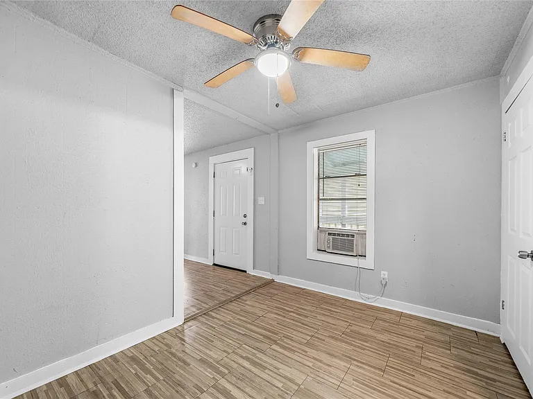 3116 Avenue L #8 — Photo 5