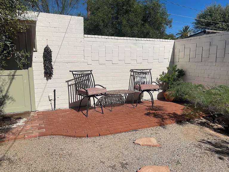 Casite private courtyard ll