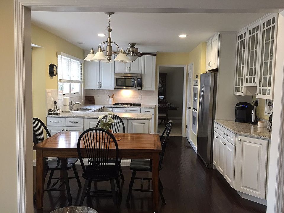 2nd image of 15831 Country Ridge Dr