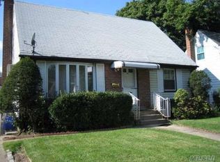72 S Terrace Pl, Valley Stream, NY 11580