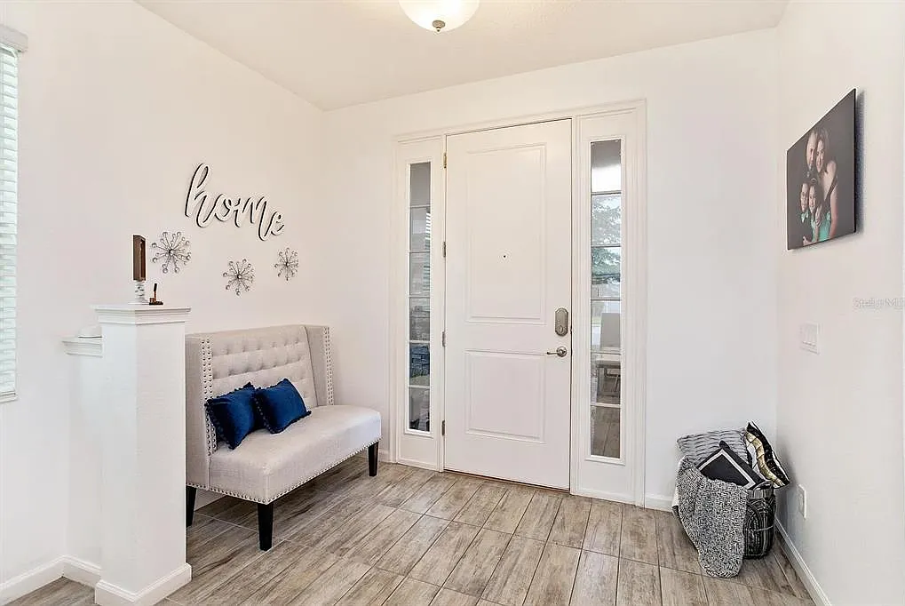 4 bed, 2.5 bath, 2485 sqft, $2,700 — Photo 3
