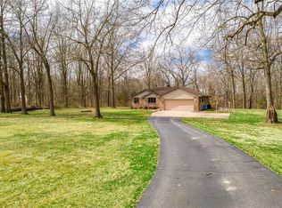 15756 N Oak Crest Rd, Marshall, IL 62441