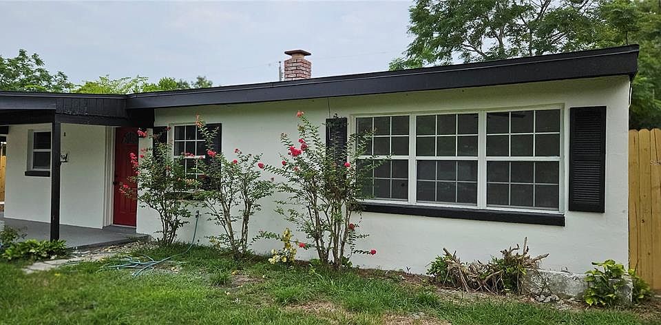 1st image of 1304 HILLCREST DRIVE