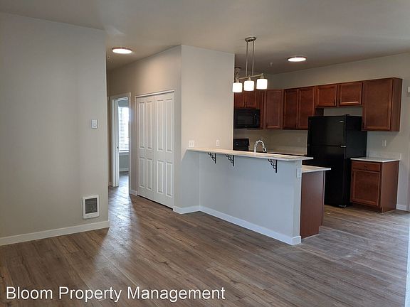 5th image of 7427 S D St #104